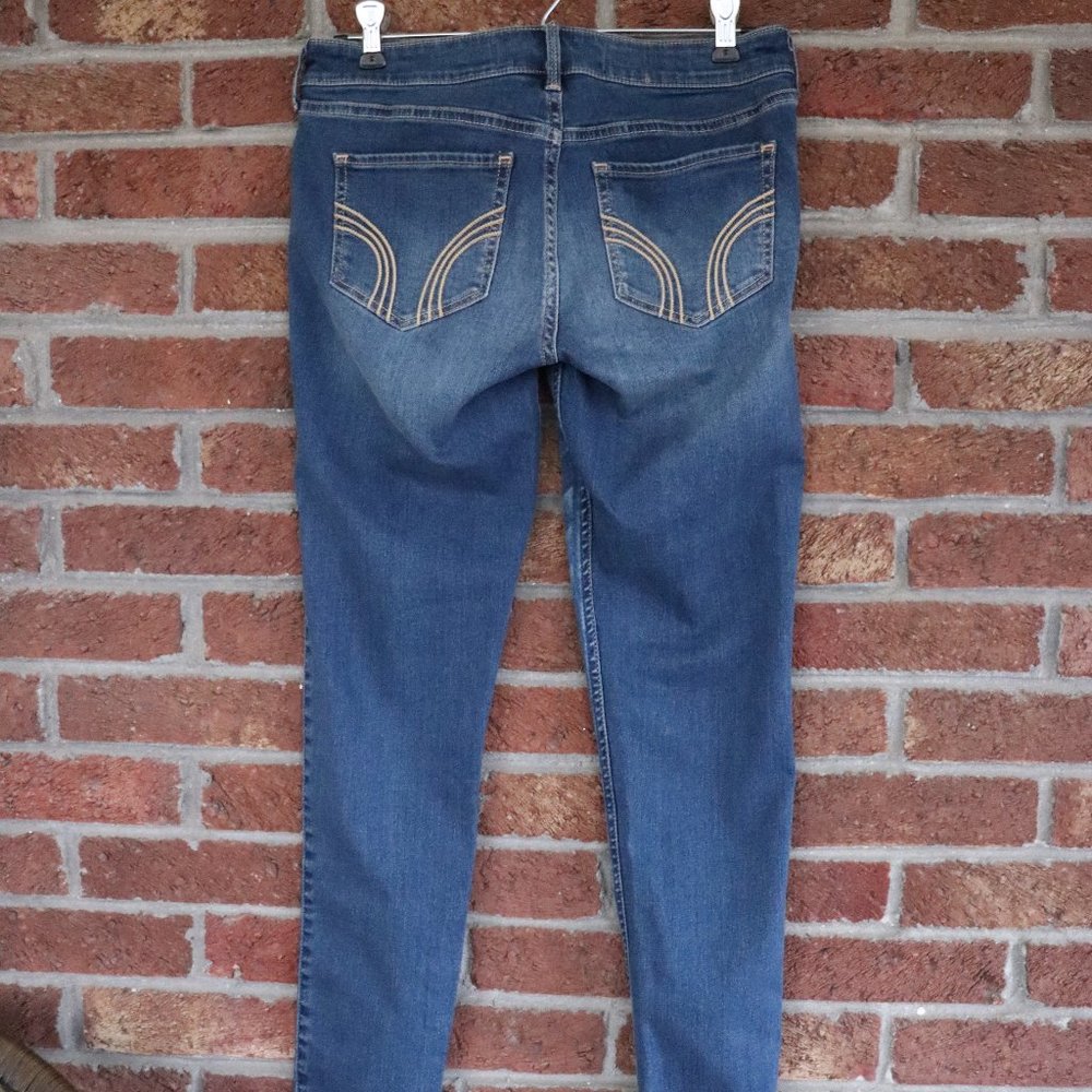 Hollister Women's Skinny Jeans in Medium Blue Denim - Picture 3 of 15